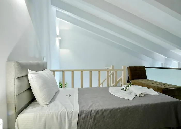 Villa Bratou Aqua Sleeps 4 With Garden *