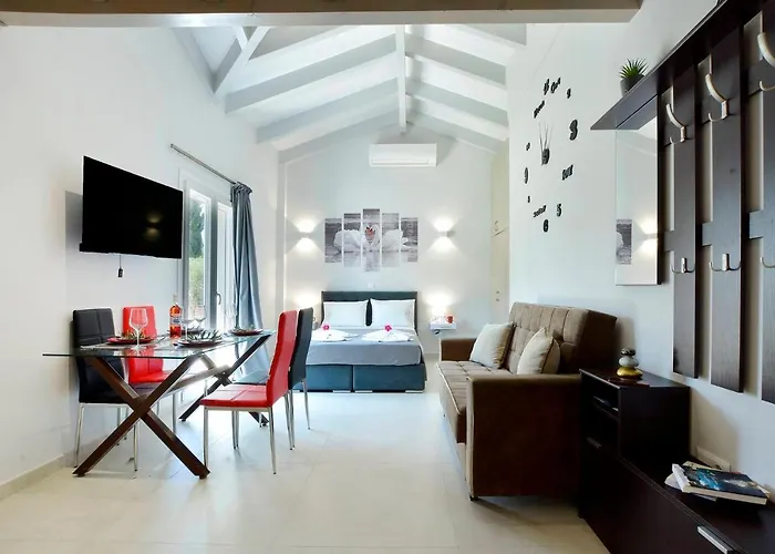 Villa Bratou Aqua Sleeps 4 With Garden *