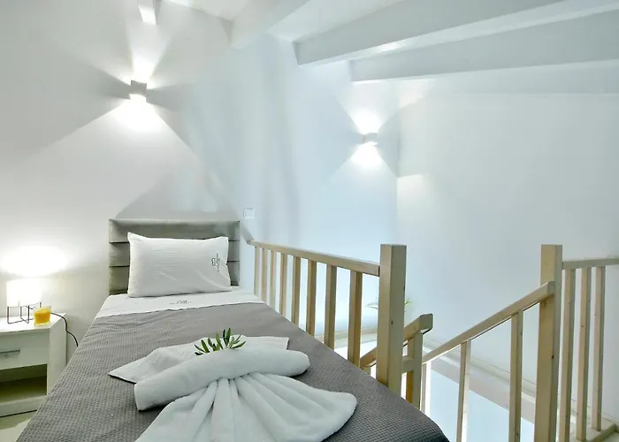 Bratou Aqua Sleeps 4 With Garden