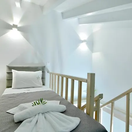Bratou Aqua Sleeps 4 With Garden