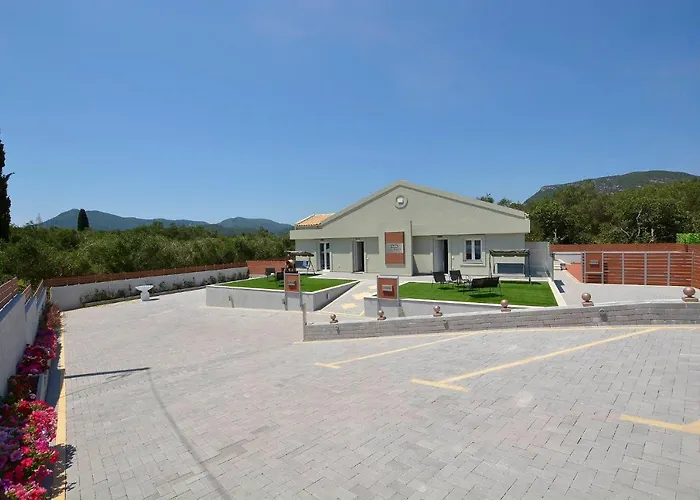 Bratou Aqua Sleeps 4 With Garden Villa *